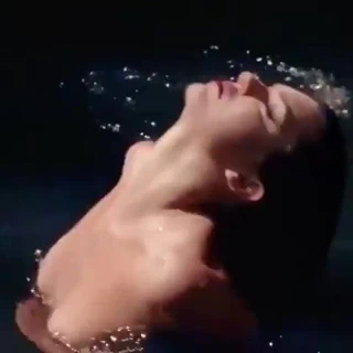 Kendall jenner üstsüz fotoğraf çekimi