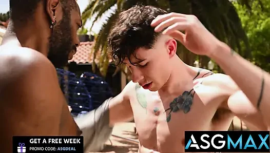 Pride studios - büyük yarak patronu August Alexander havuz çocuğunu prezervatifsiz sikiyor
