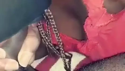 Stephanie suce une queue