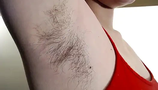 Uzun koyu kıllı koltuk altı yakın çekim