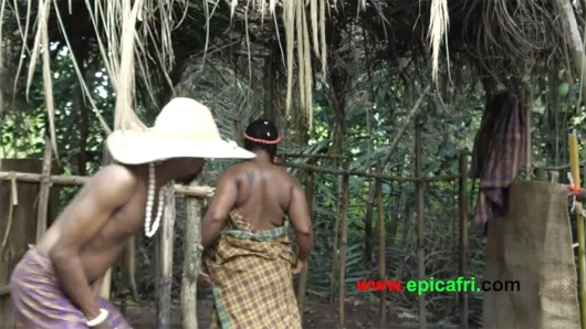 abanoz prensesi evimin arkasında banyo yaparken yakaladım