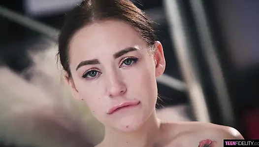 Teenfidelity Ukraynalı Emma Evans dölleniyor