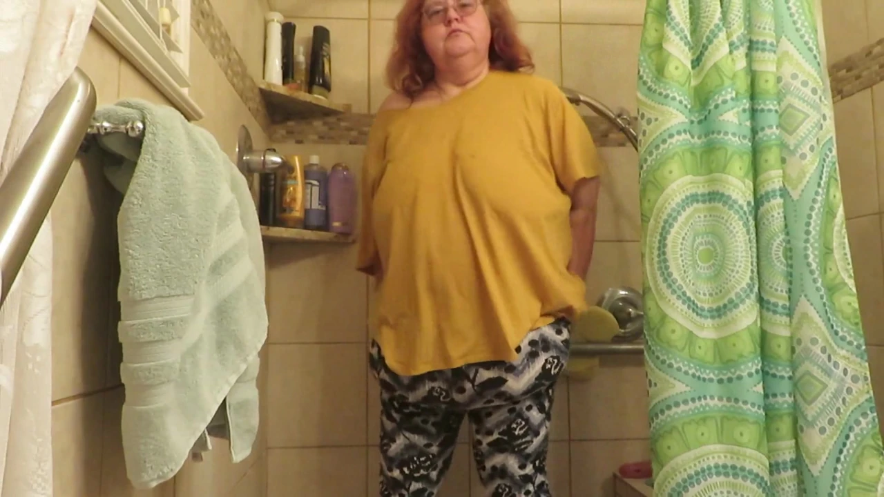 I play with chocolate sprinkles putting on my tits belly and ass