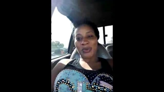 Sürüş sırasında göğüsler sallanıyor