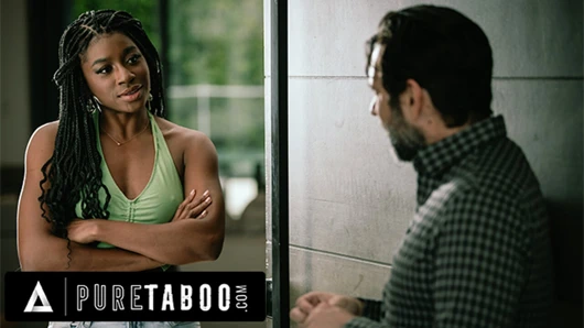 Saf tabu aşağılanmış gavat aldatan adam aldatan karısının sevgilisinin üvey kız kardeşi Nicole Kitt'i sikiyor