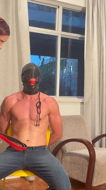 Tüm emirlerime uymasına rağmen küçük bir penisi olduğu için dövüldü