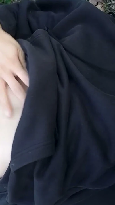 Sevimli gay twink, dışarıda fermuarından çıkardığı sikini sıvazlıyor, Jon Arteen | Bölüm 2