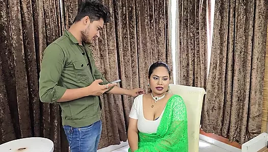 Hintli oyuncu seçmeleri yönetmeni kızı bakış testi için davet ediyor ve tam gece onu sikiyor büyük 8 inçlik yarak anal seks