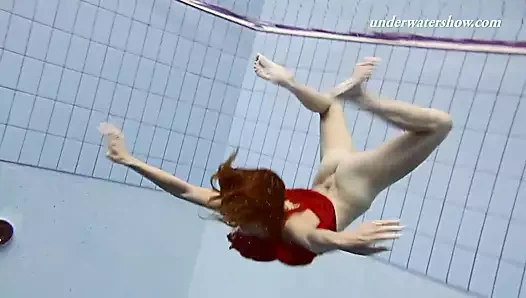 Ala sualtı sürtük yüzüyor çıplak