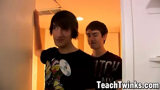 Fit daddy banging his twink guys in the ass in threesome