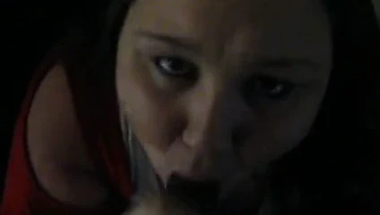 Beyaz iri güzel kadın siyah yarağı emiyor ve sonra dölü emiyor