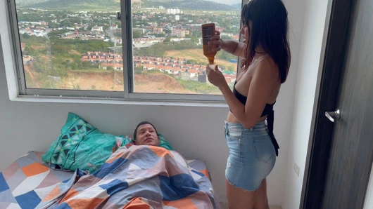 Büyük üvey erkek kardeşim hasta ve onu iyileştirmek için hayatını sikiyorum