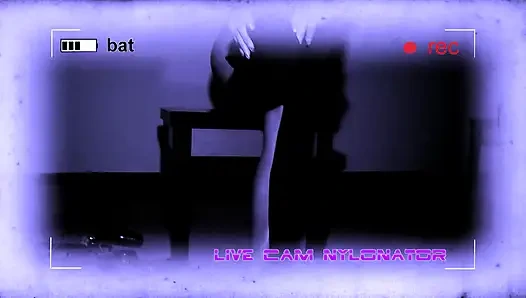 Canlı Kamera Naylon Çoraplı Ateşli Naylon Takma Yarakla Sikişiyor