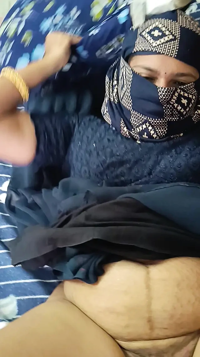 Güzel ateşli Hintli kız amcık yakın çekim sikişiyor