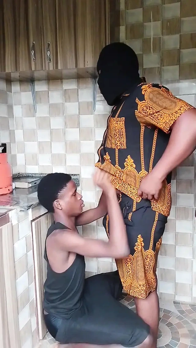 Kalın küçük yarak amcığıma boşalıyor