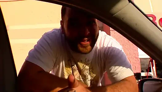 Sarışın seksi bir kızın tatlı ağzı için büyük büyük bir yarak