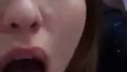 La copine de JadeLaLuxure prend une faciale