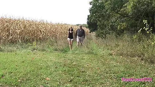 Becca burnz - genç milf çıplak ev temizleyici