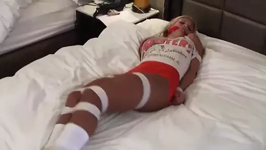 hooters kız bağlı