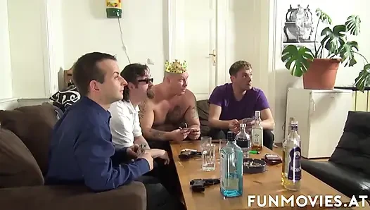Azgın bayanlar grup sekste sikişiyor