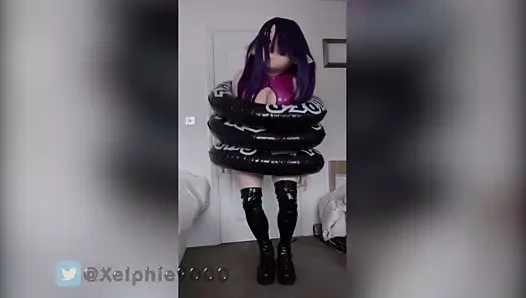 Xelphie gıcırtılı yüzücü yüzüğü mücadeleleri