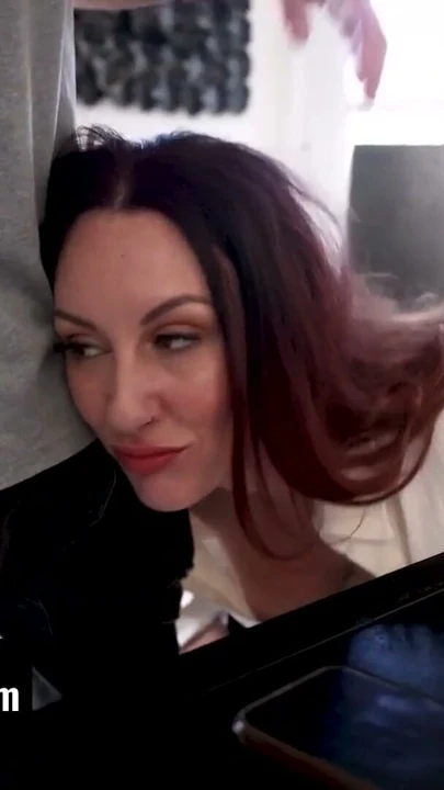 Çarpıcı üvey anne Artemisia Love üvey kızının büyük yaraklı erkek arkadaşı için ücretsiz bir seks bebeği oluyor | Klip 1