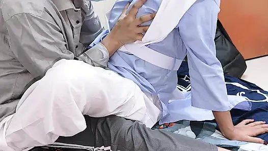 Hintli bangla öğrenci öğretmeniyle romantik sikiş videosu.