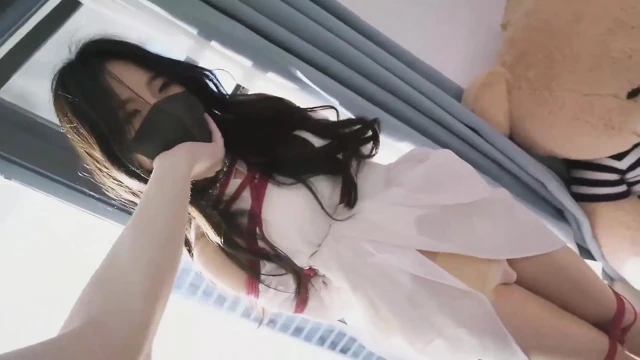 Ms15-kız bağlandıktan sonra tüm vücuduna dokundu