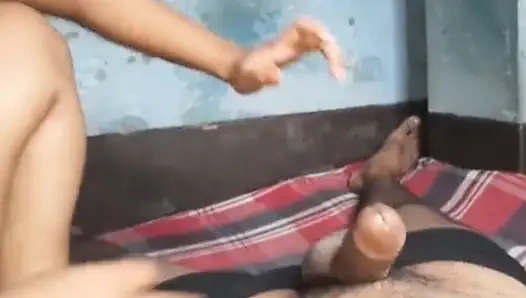 Hintli magi Bangladeşli sevgilisi tarafından sert sikiliyor.  Büyük zenci biniyor