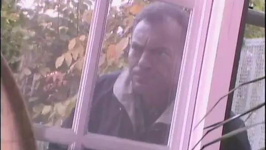 Dik lezbiyen kedi lickers Başlarken frisky üzerinde the kanepe