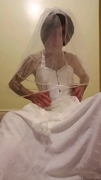 korkak gelin kıyafeti