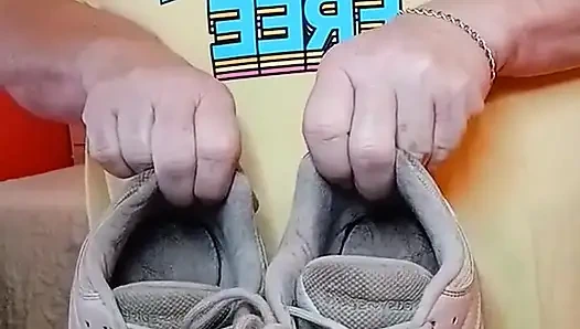 Kokmuş tenis ayakkabıları pewwwee