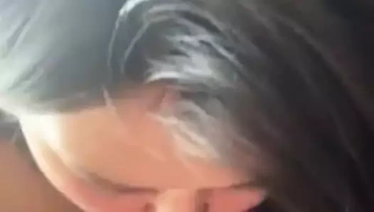 Sıcak busty Asya veren bir bj