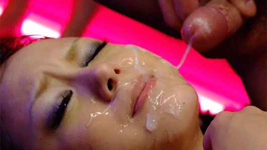 Japon bebek rui natsukawa var gangbanged, sansürsüz