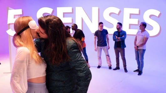 Ersties - bölüm 1/3 - şanslı amatör adam dokunarak, tadıyla ve kokusuyla sikiliyor