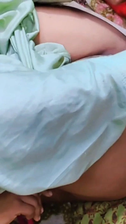 Hintli köylü kız sıkı amcık ilk kez xxx video, Hintçe videoda ateşli güzel kız arkadaş | Klip 1
