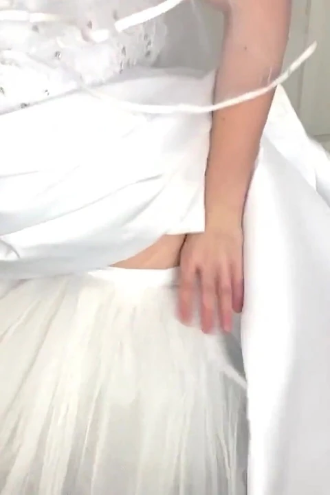 Natalie'nin düğün gecesi için biraz pratiğe ihtiyacı var