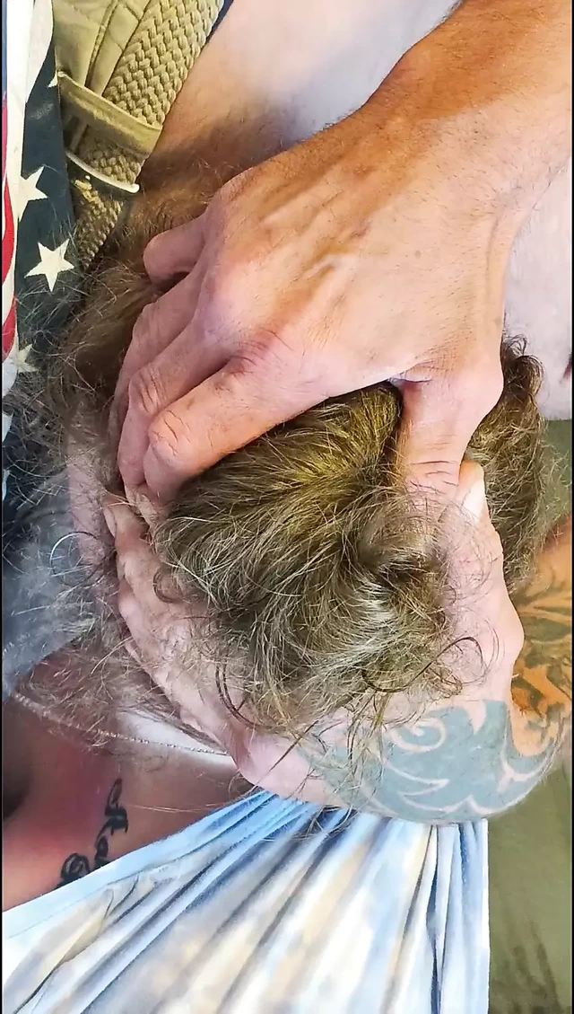 Anisleigh otoyol manzaralı bilardo masasında ısınıyor