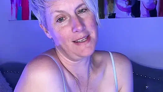 I Can't Sleep So StepMommy Gave Me A Good JOI