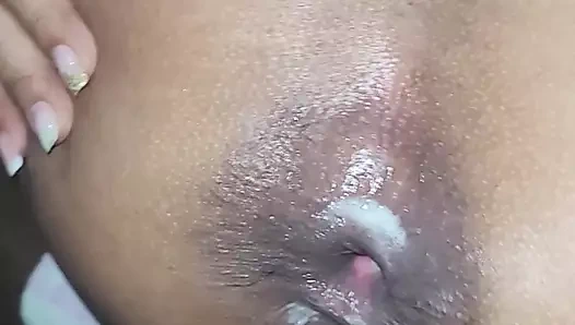 Erkeğim tarafından yenmesi için götümü açiyorum