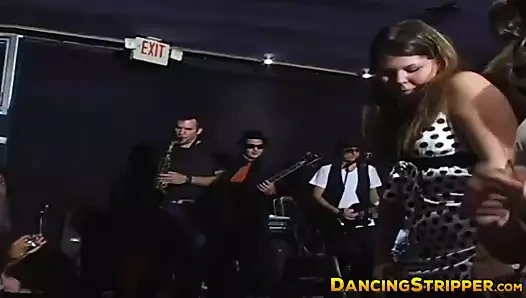 Seks çılgın bekarlığa veda babes almak üzerinde striptizci büyük yarak