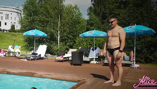 Sıcak bebek derin emme ve binicilik üzerinde büyük horoz yabancı