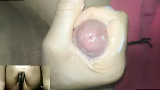 Evli kadın kocası için mastürbasyon yapıyor.