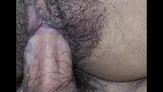 Üvey kardeşim onun sikini emmek ve sikişmek için odama geliyor