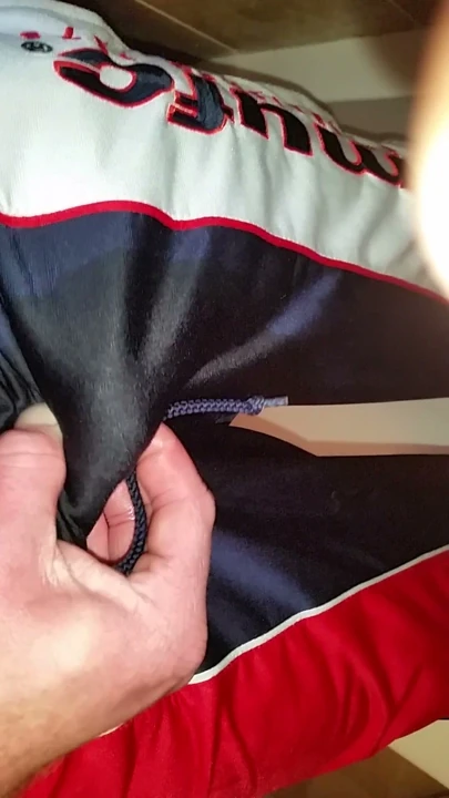 pantolonuma işiyorum sikim sızdırmayı bırakmıyor | Bölüm 1