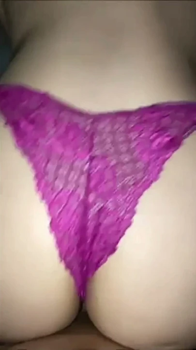 Vanessinha beni odaya sadece pembe külotla çağırdı.