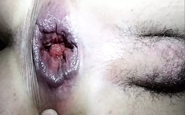 Yakın çekim bakış açısı şişe anal delik genişletme