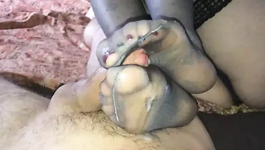 Sağma onun horoz ile ona seksi naylon çorap tabanları