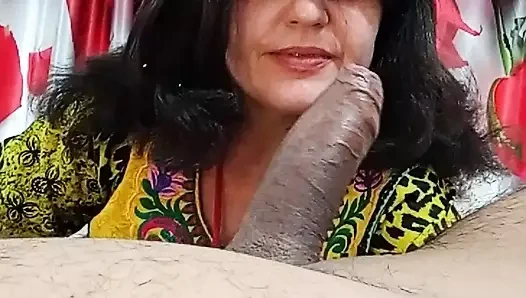 Utangaç sürtük kız porno oyuncu seçmelerini seviyor.