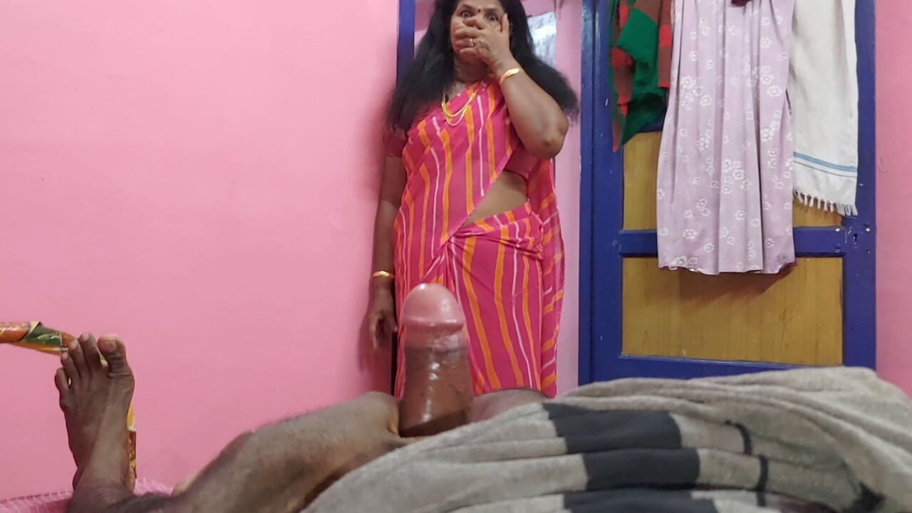 Üvey oğul büyük götlü üvey anneyle dominant seks yapıyor